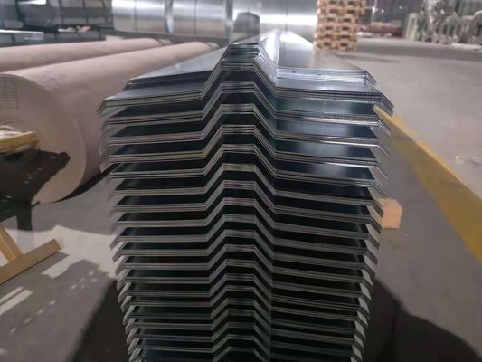 Stanzverarbeitung SGCC DX51D GI Dachplatte Verzinkte Wellstahlplatte mit einer Dicke von 0,1-1 mm und Service