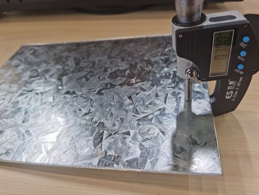 Zinkbeschichtete galvanisierte Stahlspule SGCC DX51D GI Spulenlänge Kundenwünsche Spangelfeld Medium