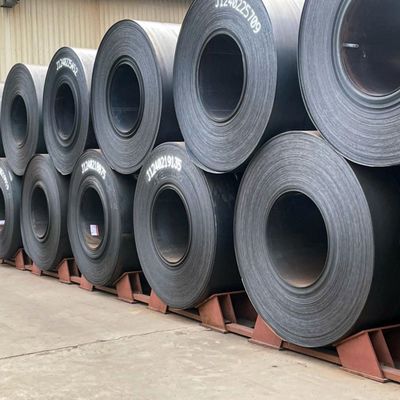 Großes Inventar S235JR ASTM A283 3mm 6mm Q195 Q215 Q235 Q255 Q275 Q355 SS400 Warmgewalzte Stahlspule mit 600-2000mm Breite