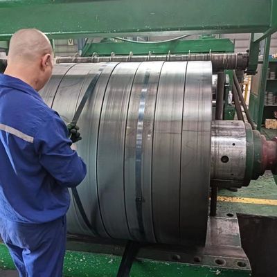 Warmgewalzte Technologie ASTM A57 A36 Ss400 Dx51d Dx52D Q295 Q235 Mittelkohle HRC-Stahlspule mit Schneiddienst