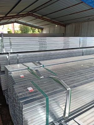 Regelmäßige Spangle Z20 Q235 Q345 Kohlenstoffarme vorbeschichtete galvanisierte Quadratröhre für Kunden