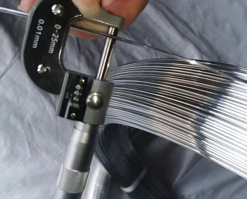 Korrosionsbeständiges verzinktes Binddraht 2,5 mm x 100 m Rollen für den Bau Q195