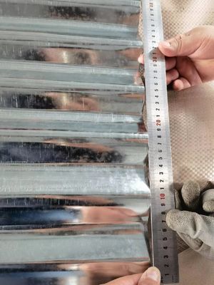 0.1-1mm Dicke Zinkfarbene Dachplatte für gewöhnliche Spangle Galvanisierte Welldeckenmaterialien