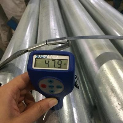 Nichtlegierte Zink275 Metall Baumaterialien Verzinkte Rohre Individuell geschweißte Stahlrohre für den Bau